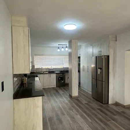 Entire Apartment In Eldoraigne, Centurion Exterior photo